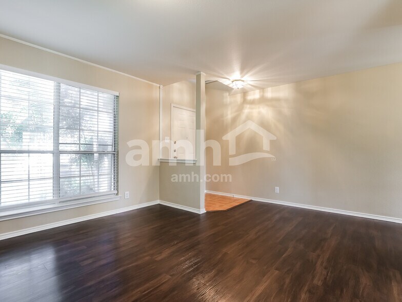 Building Photo - 9106 Valhalla