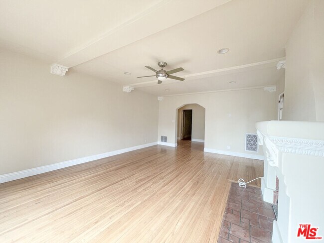 Building Photo - 219 S Hamilton Dr