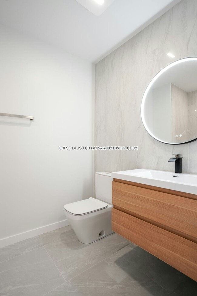 Building Photo - 194 Sumner St