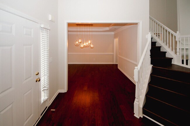 Building Photo - 1424 Shadowbrook Dr