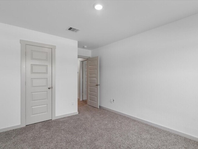 Building Photo - 1702 Maclane Ct
