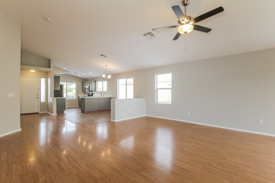 Building Photo - 15227 W Fillmore St