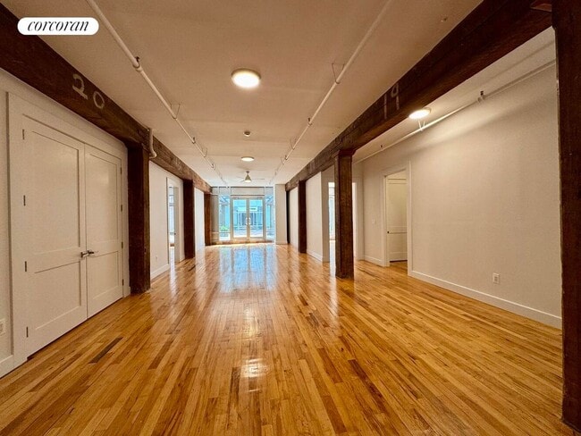 Building Photo - 275 Conover St