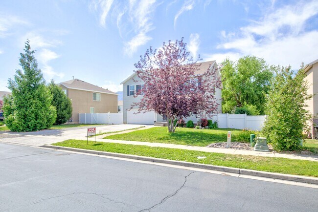 Building Photo - 1153 W 400 S