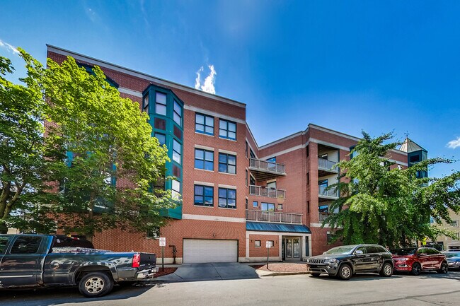 Building Photo - 845 W Altgeld St