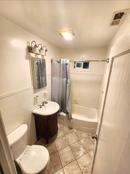 Building Photo - 3 Simmons Ct