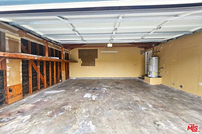 Building Photo - 7556 Thousand Oaks Dr