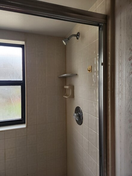 Building Photo - 415 Shangri La Cir