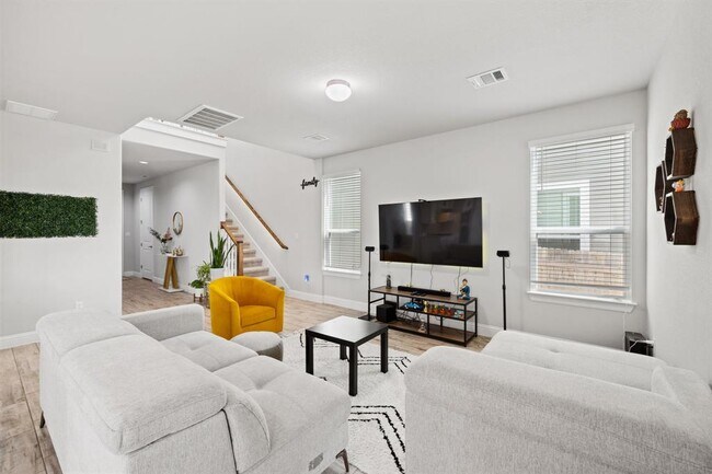 Building Photo - 129 Stone Cyn Dr