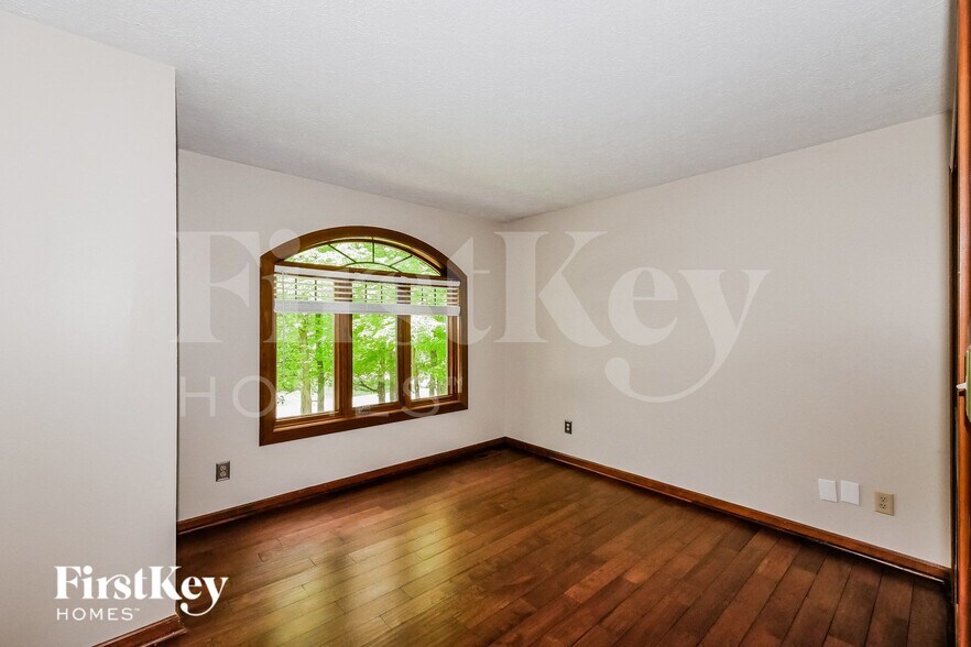 Building Photo - 10387 Courageous Dr