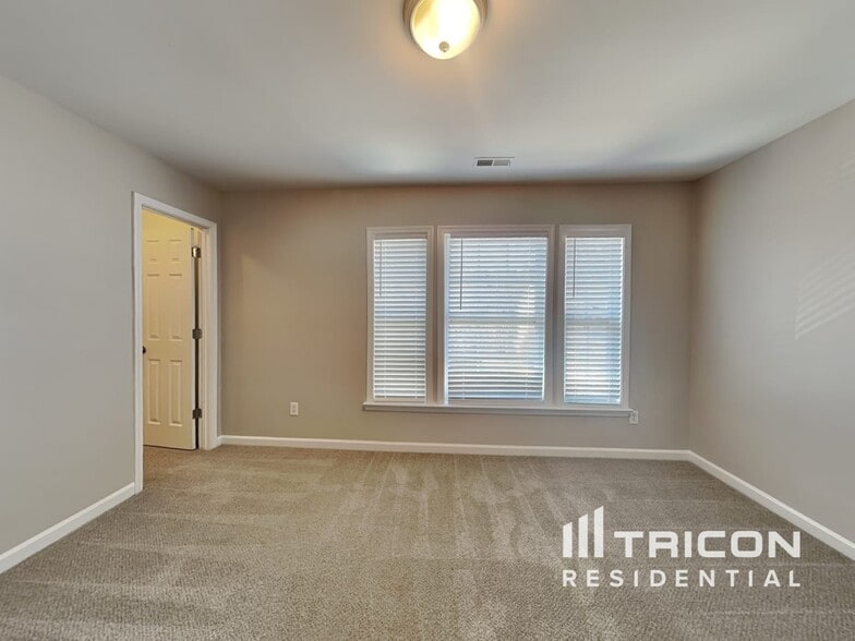 Building Photo - 8953 Crestview Cir