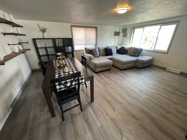 Building Photo - 205 16th Ave Ct