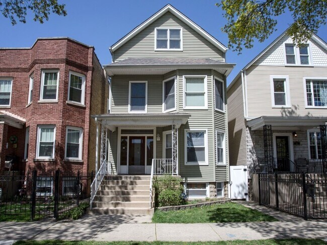 Primary Photo - 2440 W Cuyler Ave