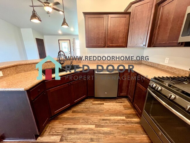 Building Photo - Modern Country Living Just Minutes from Town!
