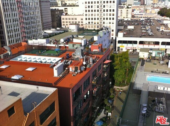 Building Photo - 746 S Los Angeles St