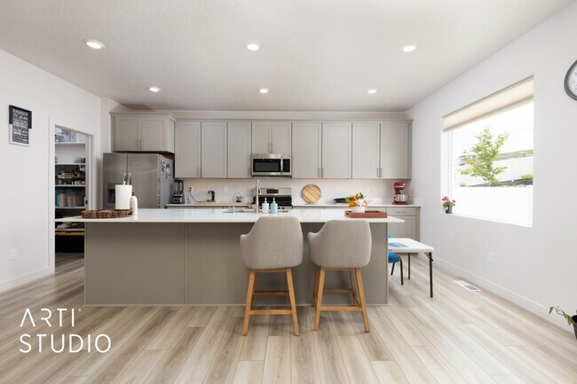 Building Photo - 2577 N Velvet Moon Dr