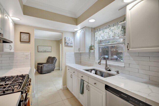 Building Photo - 11721 Inverness Cir