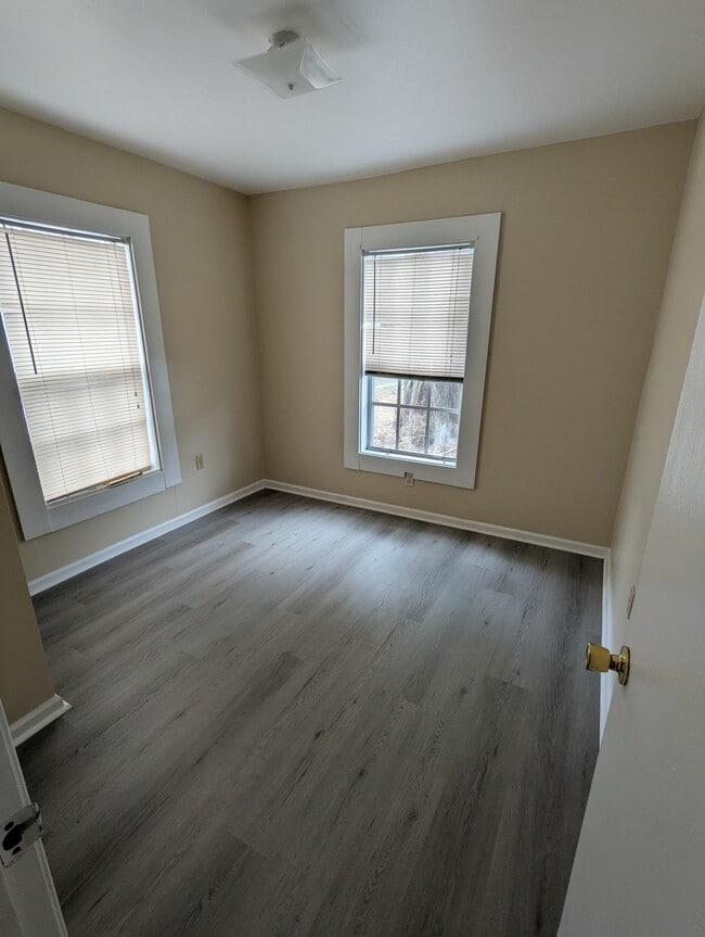 Building Photo - 1411