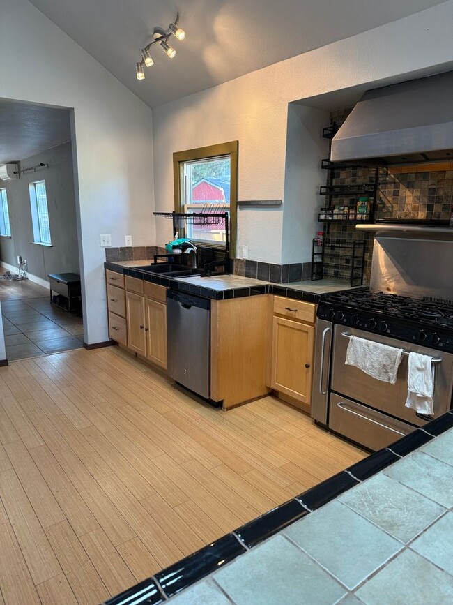 Building Photo - Unique, spacious 4-bdrm/3-bath Craftsman w...