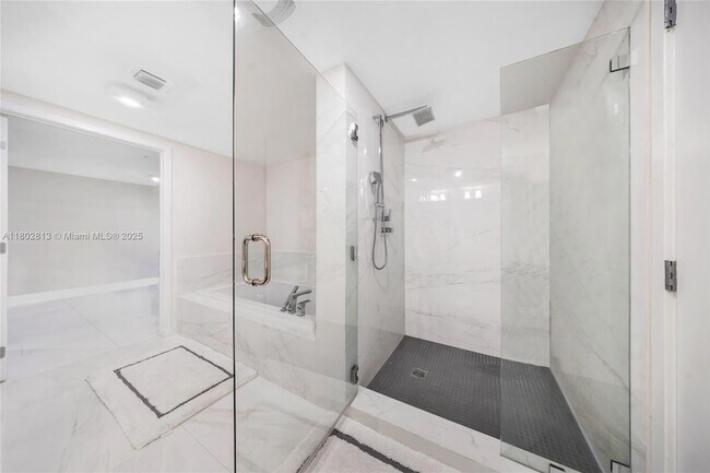 Building Photo - 400 Sunny Isles Blvd