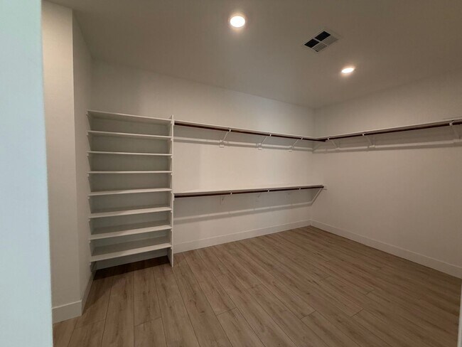 Building Photo - Stunning Build! Upgraded 3-Bed Home w/ 3-C...