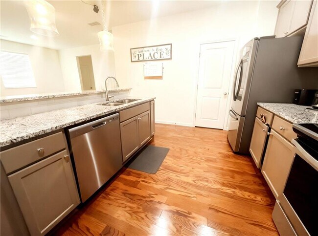 Building Photo - 602 Lofty Ln