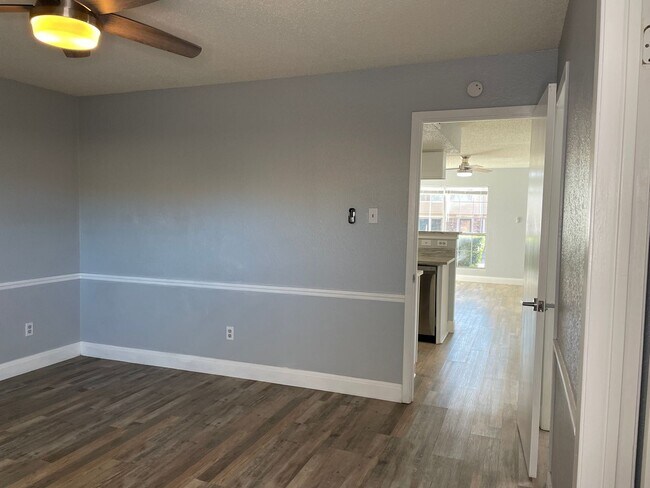 Building Photo - Briarpark Village