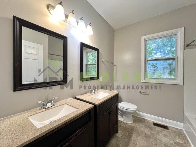Building Photo - 3202 Belvedere Dr
