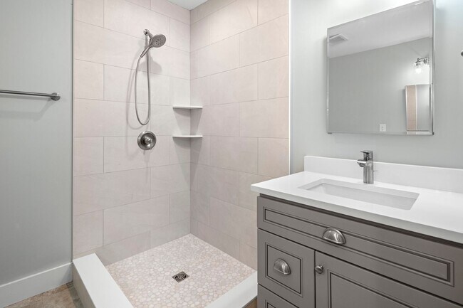 Building Photo - Beautiful Home - Excellent Kenilworth Location!