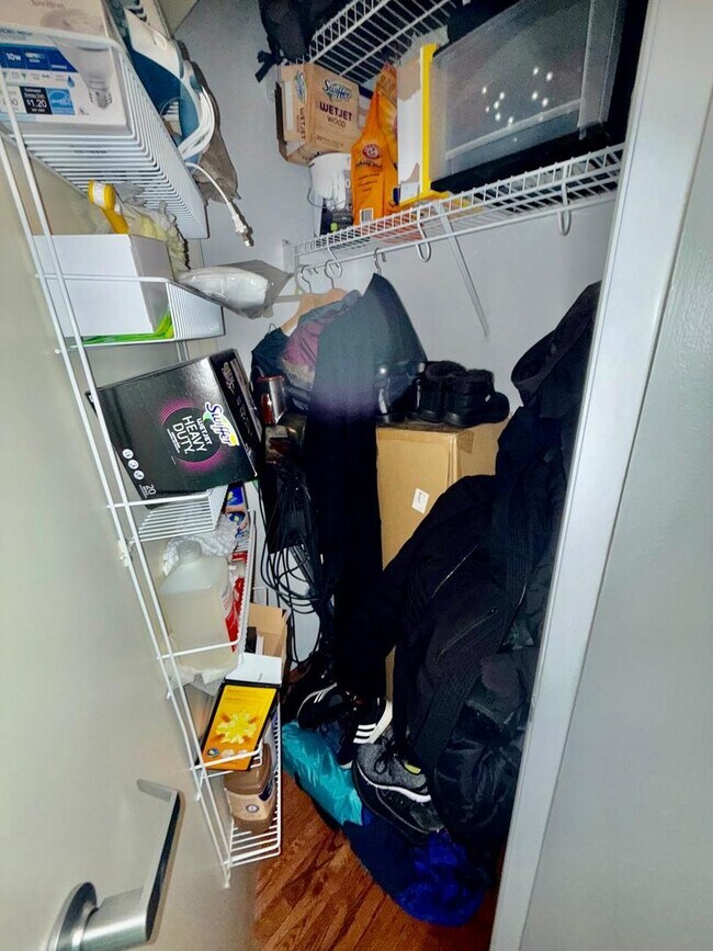 Building Photo - 1720 Maple Ave