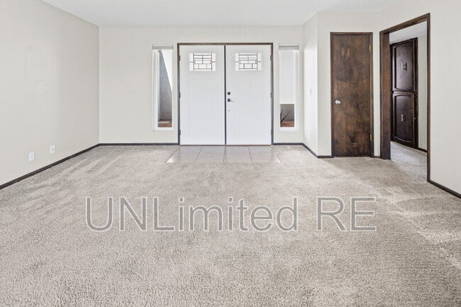 Building Photo - 2960 Star Dr