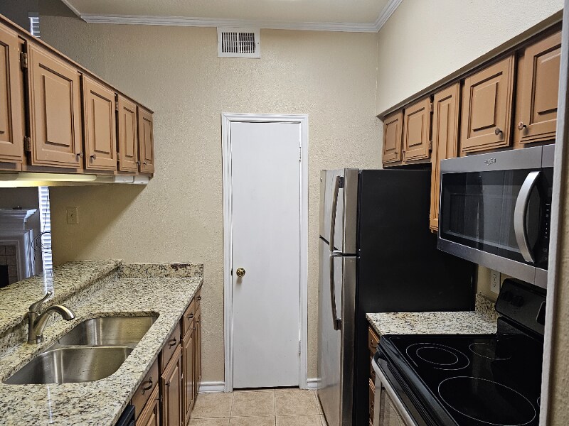 Building Photo - 6220 Bentwood Trail