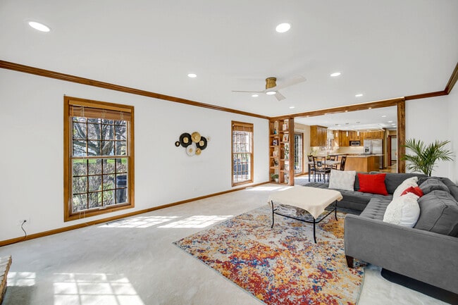 Building Photo - 2872 Whispering Oaks Ct