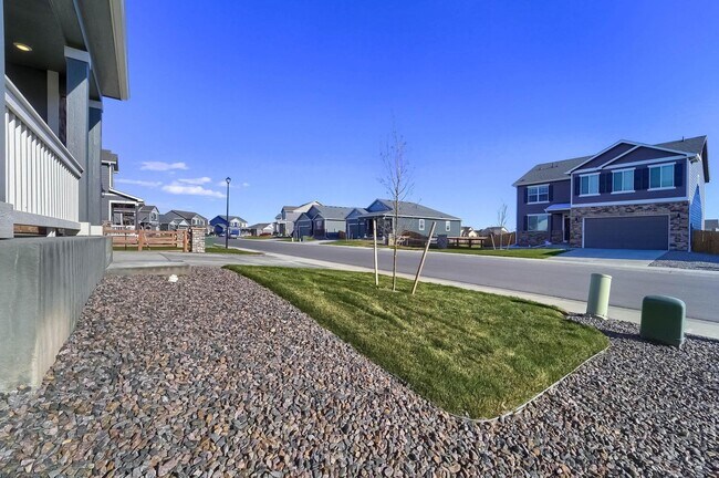 Building Photo - Gorgeous 4 bed, 3 bath, loft and an office!