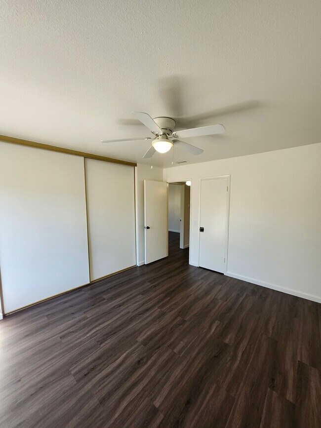 Building Photo - Beautiful 2-Bedroom Condo in Phillips Ranch