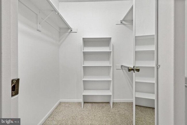 Building Photo - 2222 Hunters Run Dr