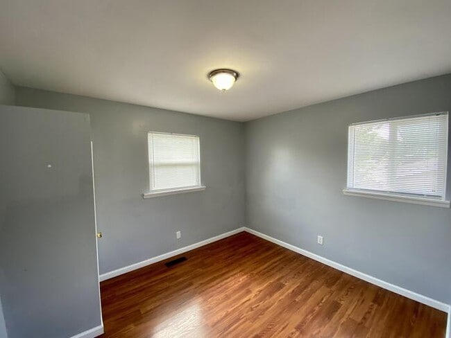 Building Photo - 3704 Timbercrest Dr NW