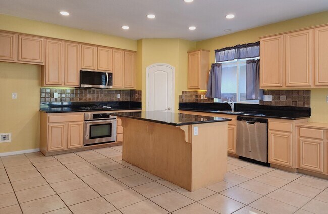 Building Photo - 4BD 3.5BA Waterfront Home on Cul-De-Sac in...