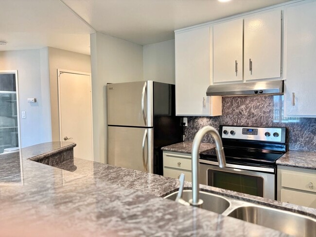 Building Photo - Channel Islands Marina |Oxnard |  1 Bed | ...