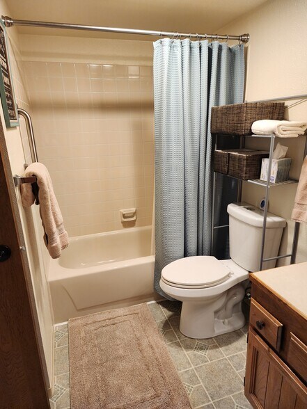 Building Photo - 9645 Independence Dr
