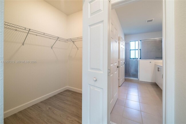 Building Photo - 1928 SW 5th Blvd