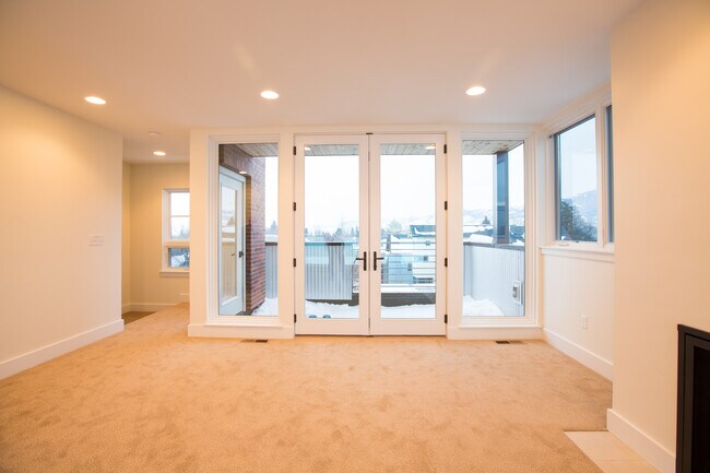 Building Photo - 18 E Beall St