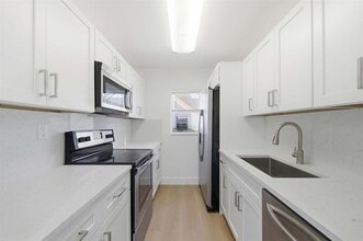 Building Photo - 3228 Coral Ridge Dr