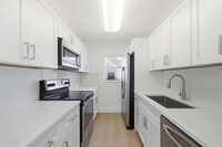 Building Photo - 3228 Coral Ridge Dr