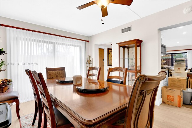 Building Photo - 10909 SW 113th Pl