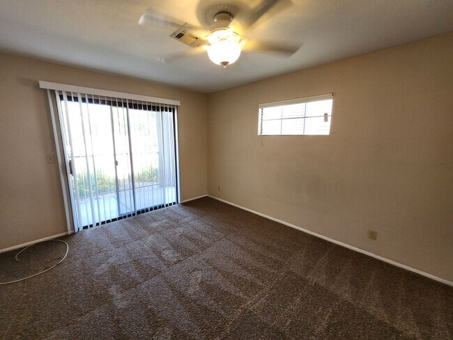 Building Photo - Lovely 2 Bed 2 Bath Downstairs Condo in Gr...
