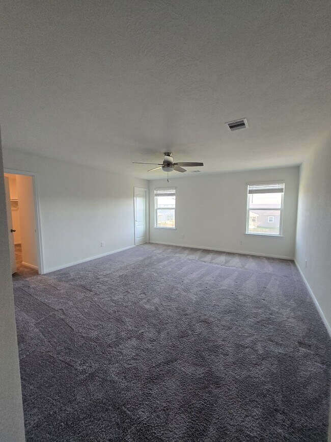 Building Photo - 25223 Sierra Mnr Ct