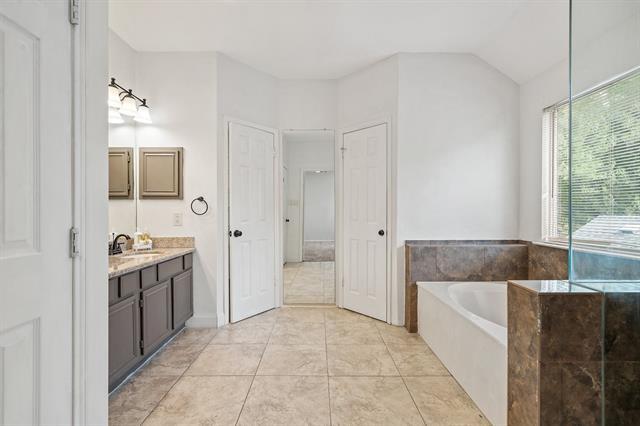 Building Photo - 5300 La Viva Ln