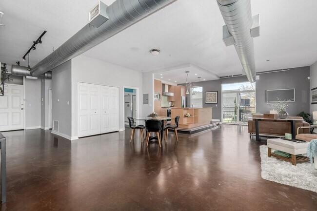 Building Photo - One bedroom, two bath corner unit in Baker with two balconies