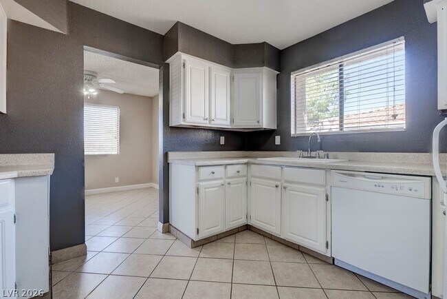 Building Photo - 3151 N Soaring Gulls Dr